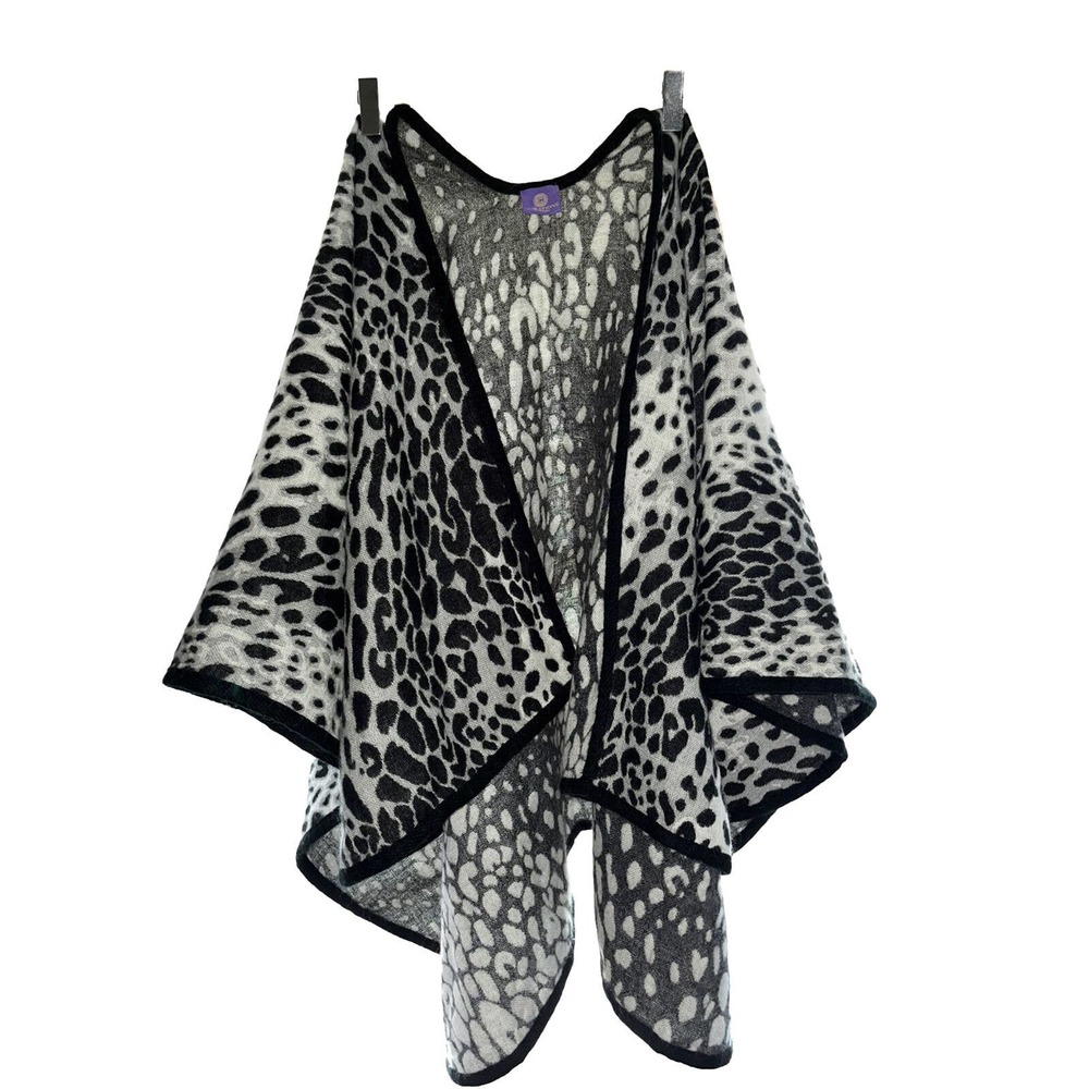 Curations Caravan‎ Poncho Shawl Women’s One Size Black and White Animal Print
